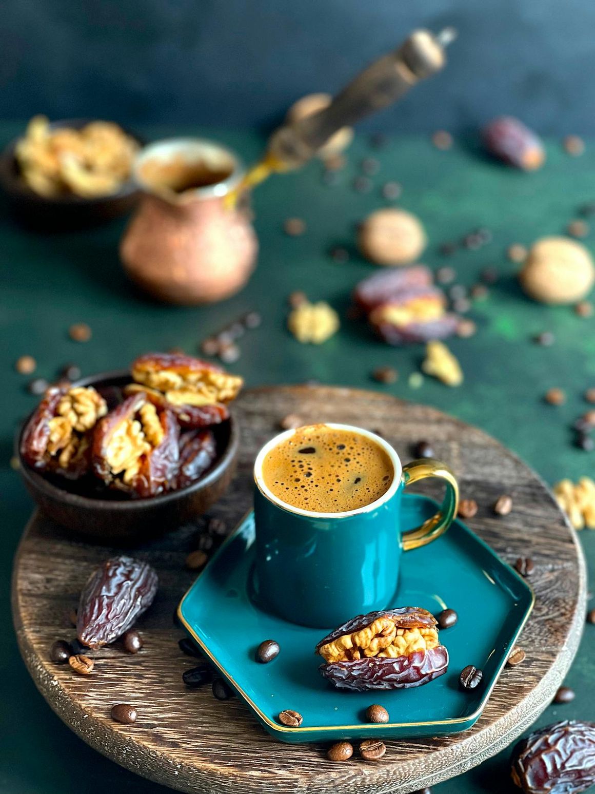 No-Bake Dates and Nut Energy Bites