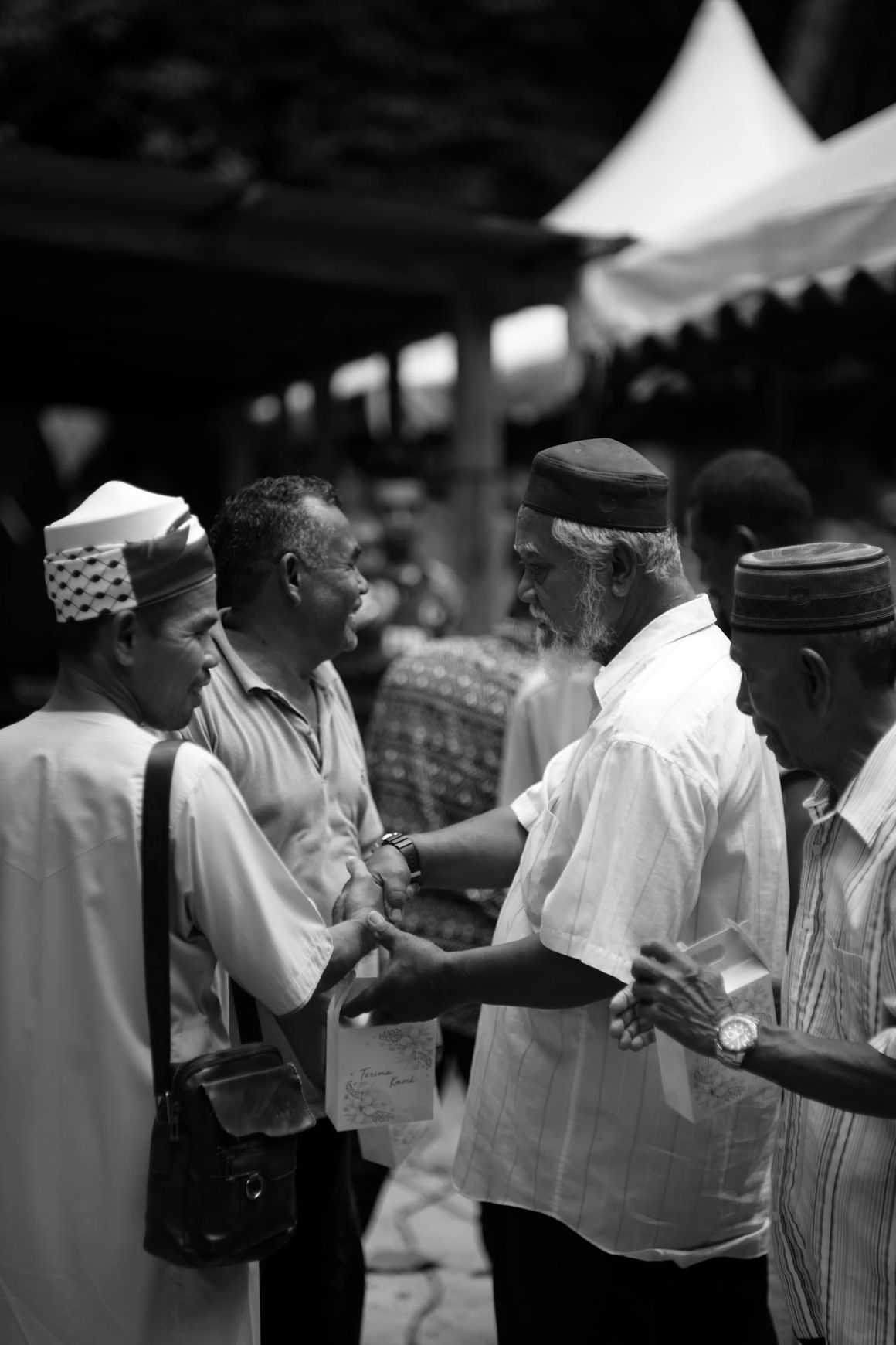 Islamic Etiquette 101: Understanding the Dos and Don'ts of Muslim Life