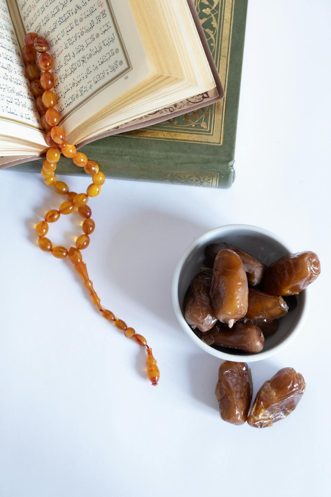 Unlocking the Spiritual Benefits of Islamic Fasting (Even Outside of Ramadan)